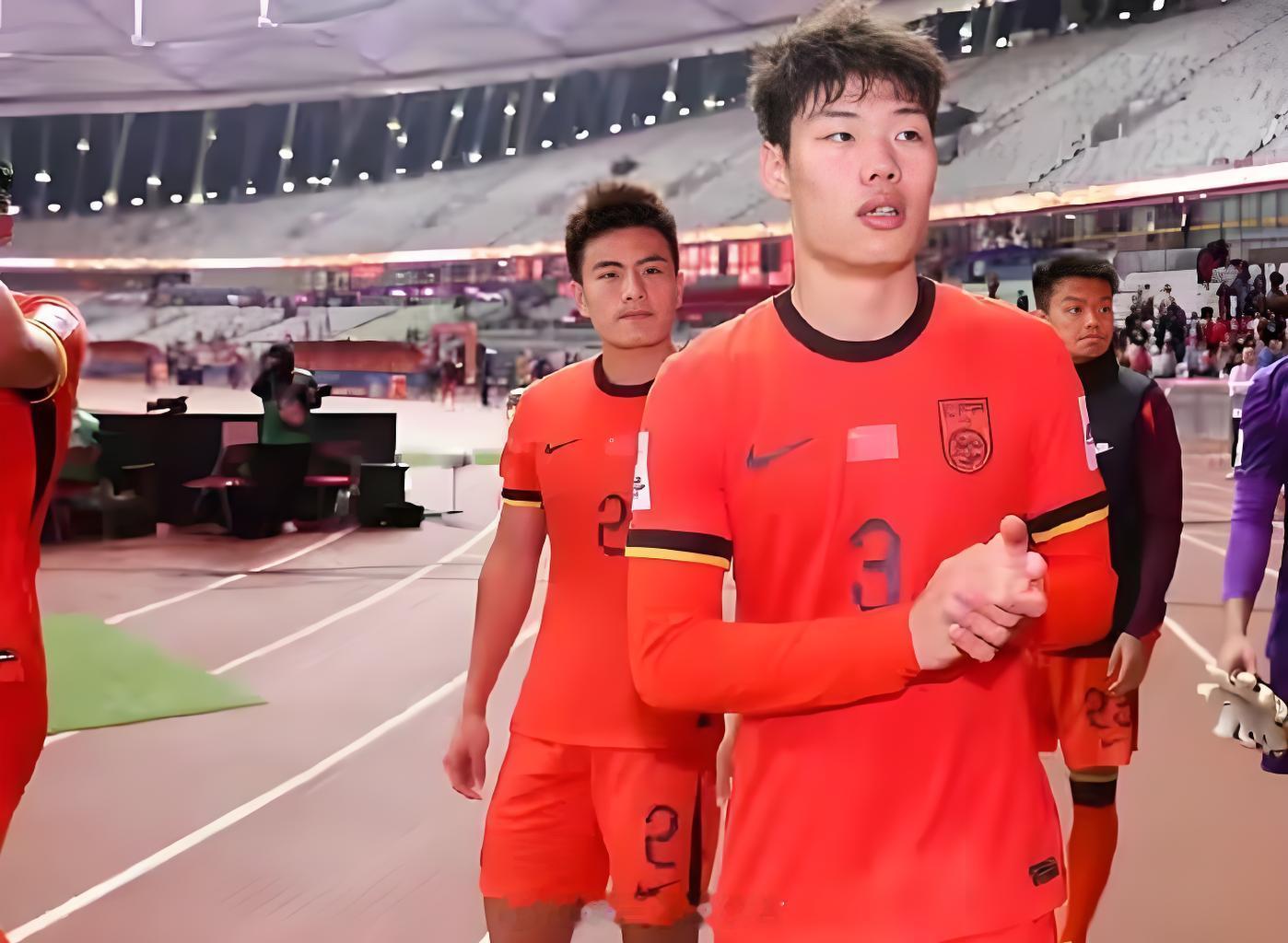 绝杀！U23国足1-0塔吉克斯坦✅第90+6分钟，张志雄传中，贺一然头球读秒破门