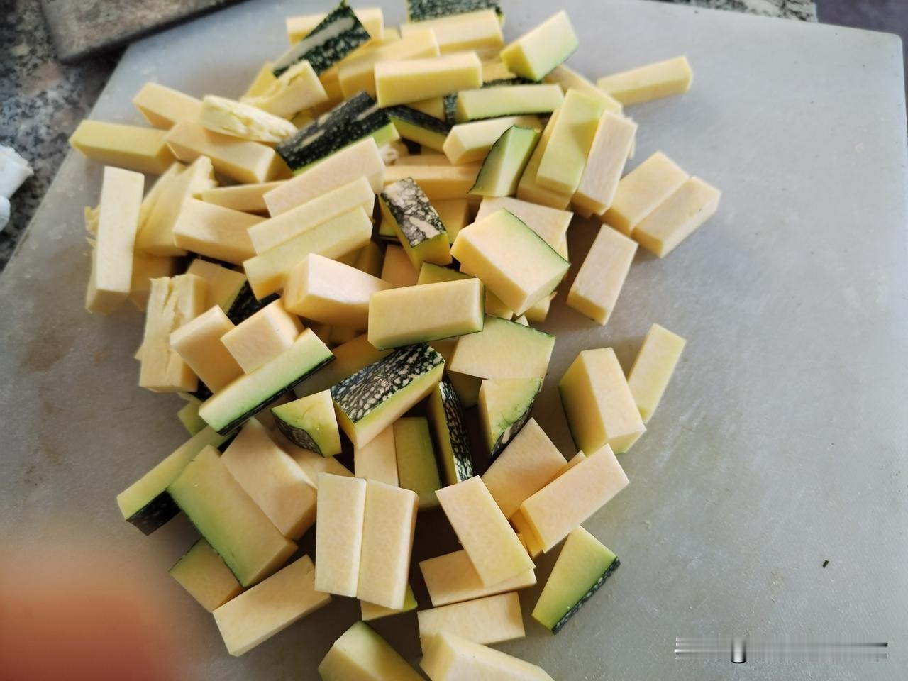 婚后过日子你会依靠父母吗
大部分普通人不会
有钱有权的父母
可能会成为孩子们的依