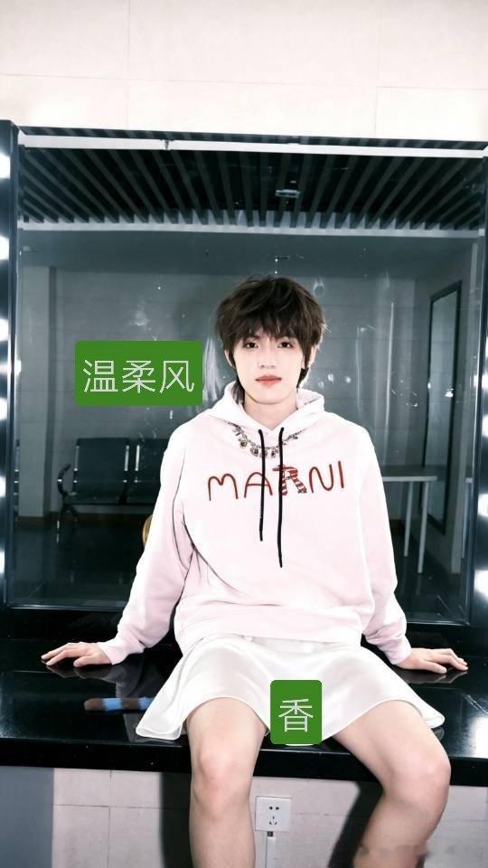 《百变衣柜》——我的姐姐衣柜里好多漂亮小裙子，每次买来第一个试给我穿，而我每一次