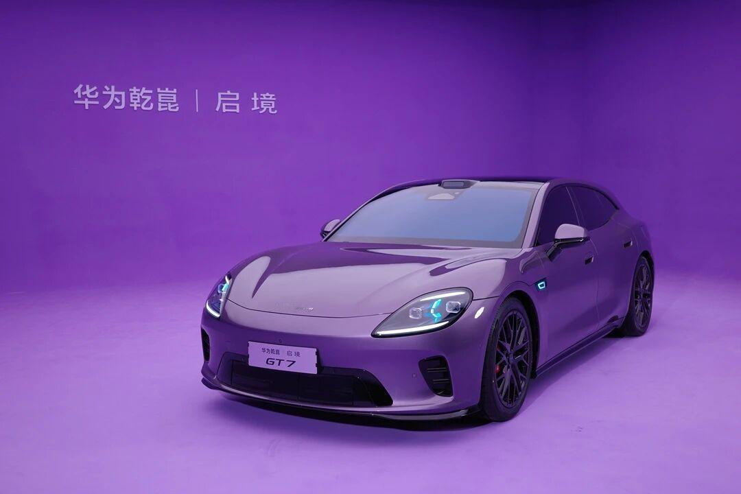 启境GT7外观速解：有帕美味，更有智能硬货启境在预告自己首款车型时用了“百万颜值