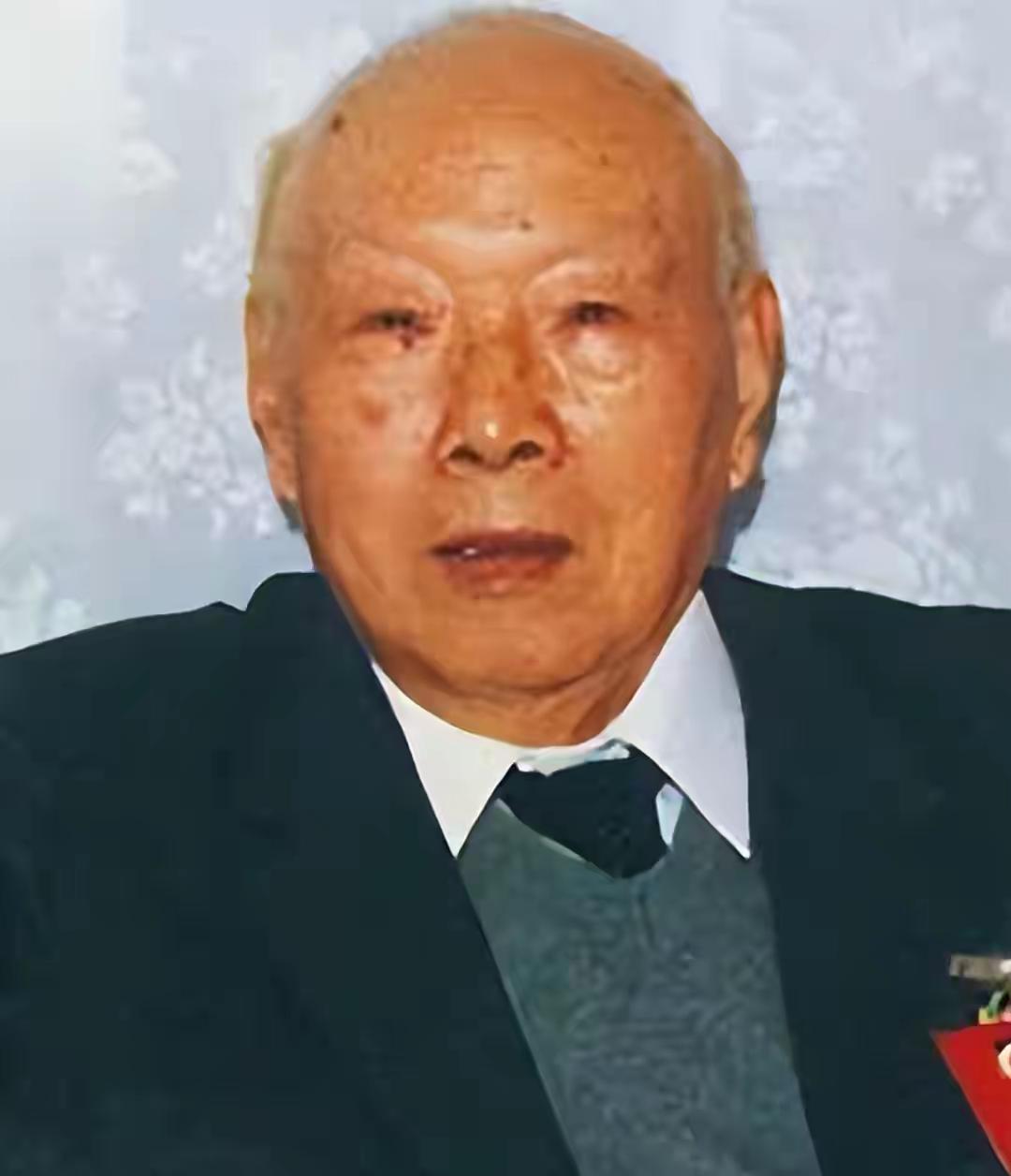 82年宋希濂在美国对记者说：老蒋活该失败，毛主席比他高明太多。

这话从宋希濂嘴