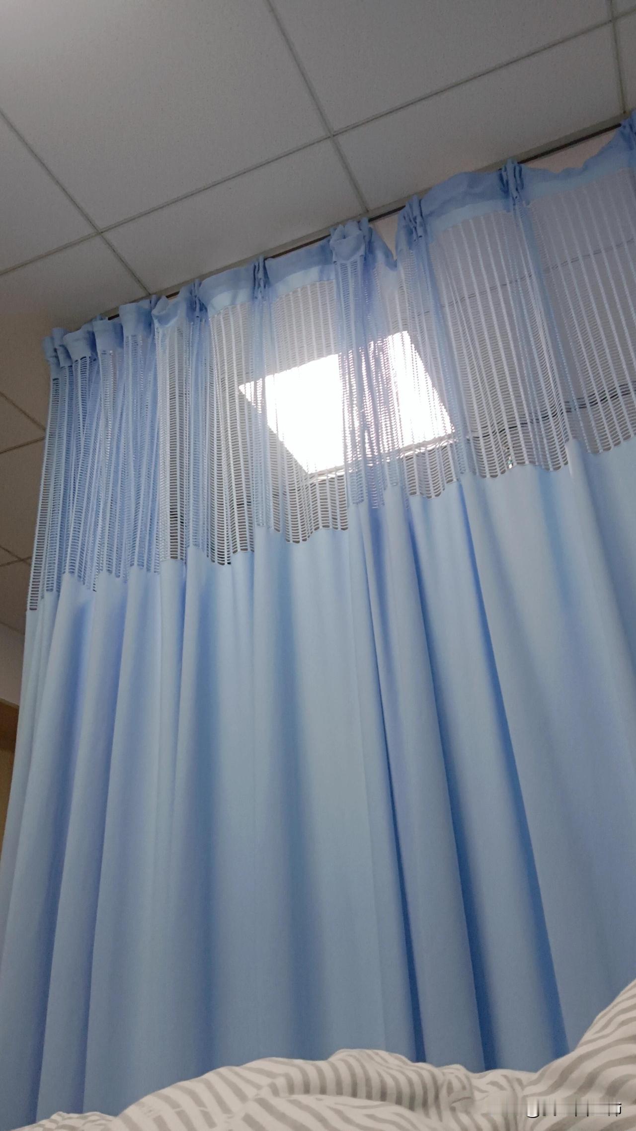 整个2025年，我们几乎都是在医院里过的，本命年快过了，那是不是一切都能好起来了