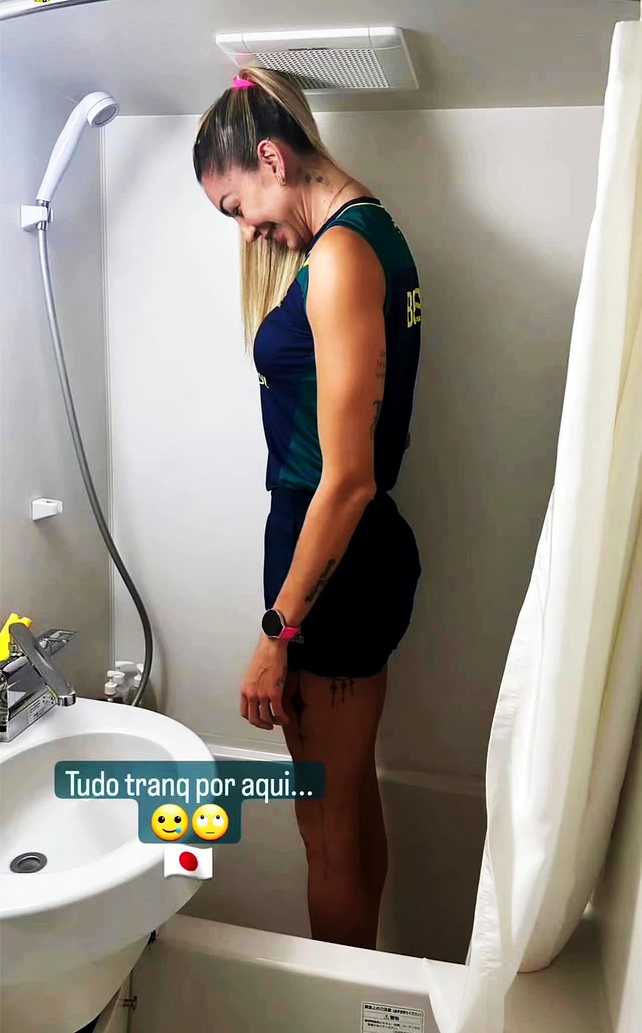 #巴西女排#巴西女排名将塔伊萨在社交媒体上吐槽日本酒店太矮小，这让身高1米96的