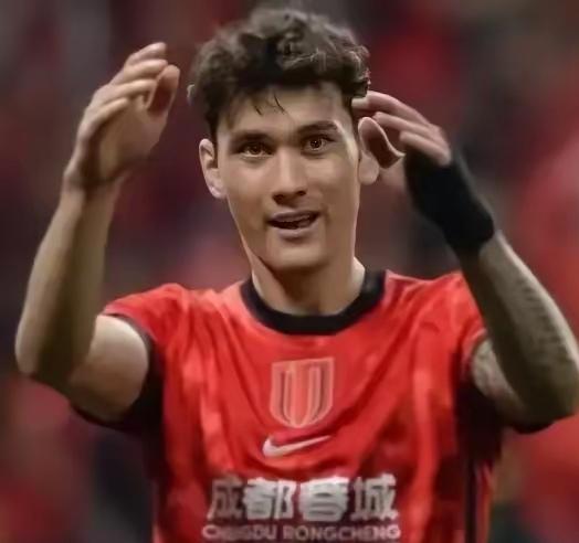 蓉城不是那种离开一两个关键球员就不行的球队！蓉城旧将周定洋和新援拜合拉木两人目前