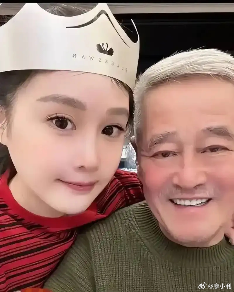 赵本山女儿曝丈夫是悉尼大学硕士赵本山在舞台上嬉笑怒骂了一辈子，逗乐了千家万户，但