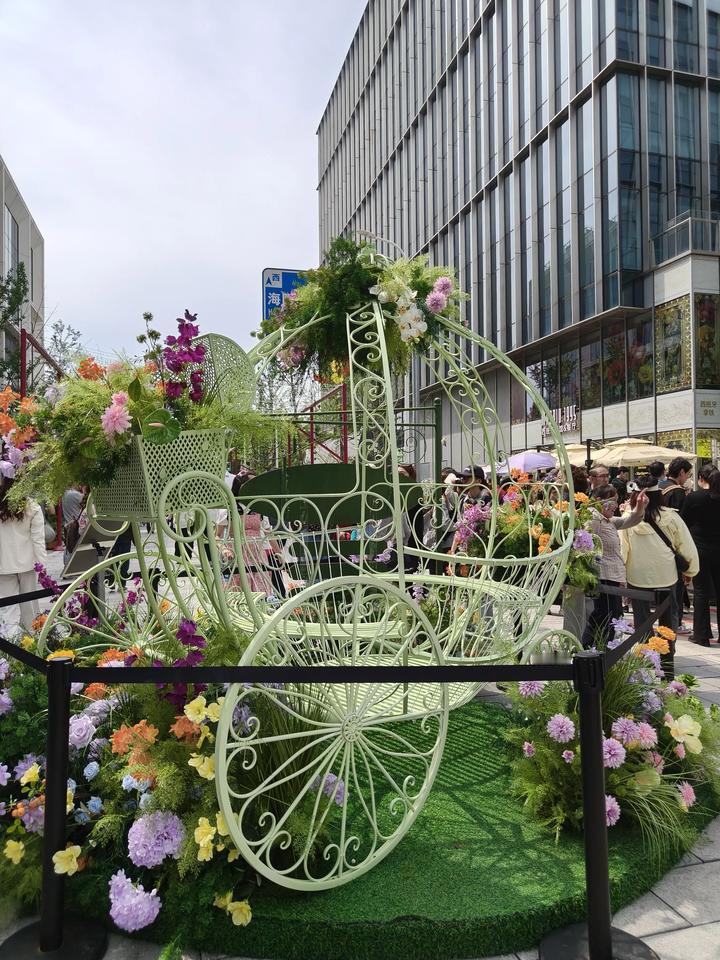 2026上海国际花卉节~
赏花🌸第二站

卉聚前滩里~晶耀前滩
打卡前滩公园巷