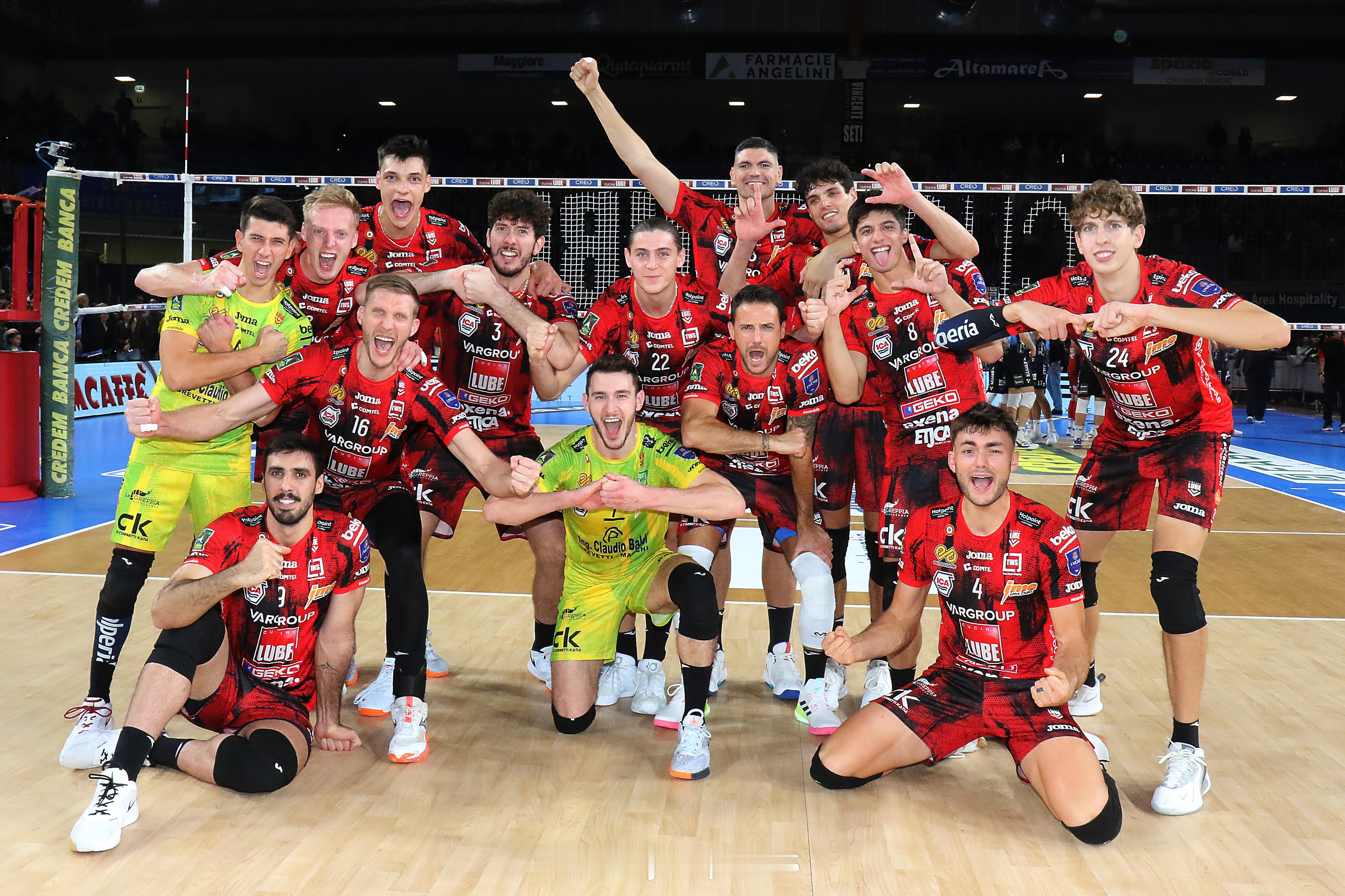 【意超男排尼科洛夫29分鲁贝3-1特伦蒂诺 皮亚琴察1-3摩德纳】国际排坛战报速