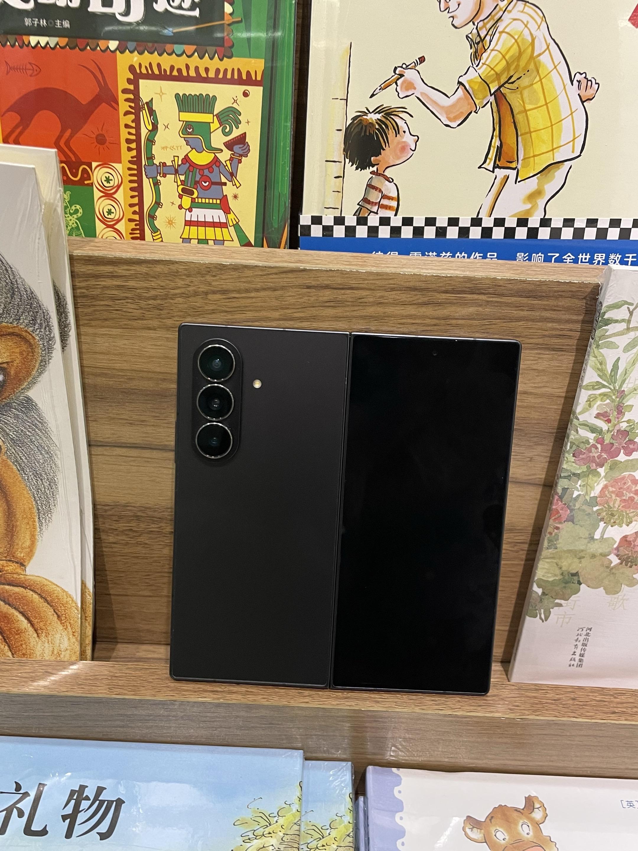 哦莫，期待了那么久的三星Z Fold7终于是体验到了，一上手就是被轻薄...