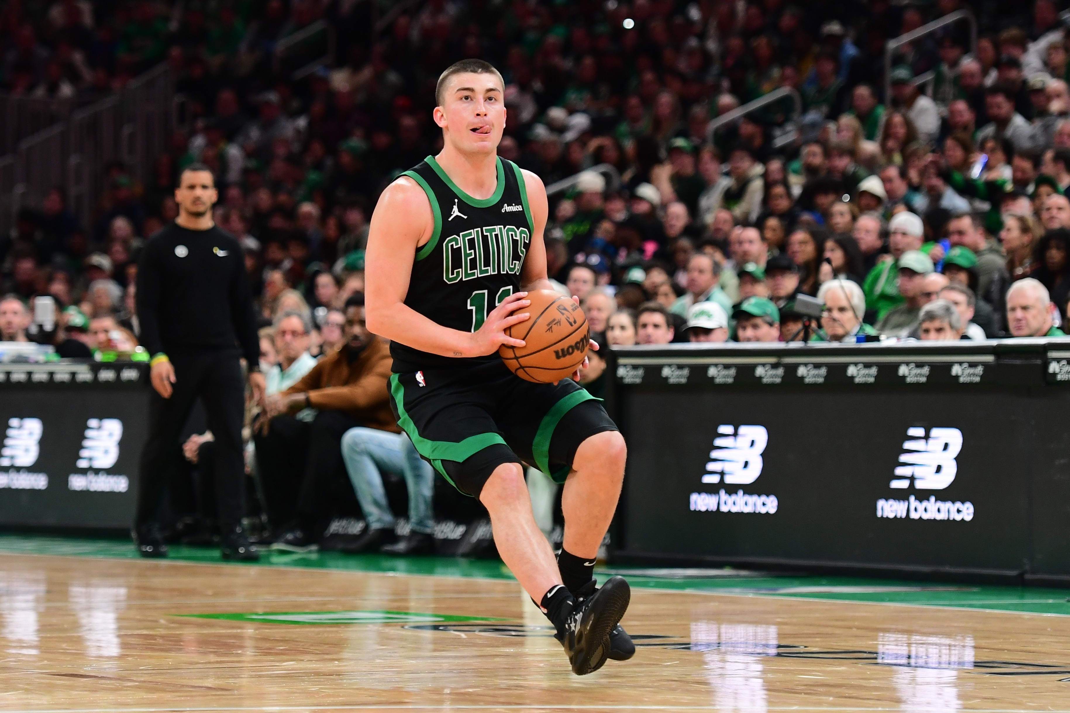 大功臣！普理查德24中13砍33分8板10助准三双 第三节19分助队反超