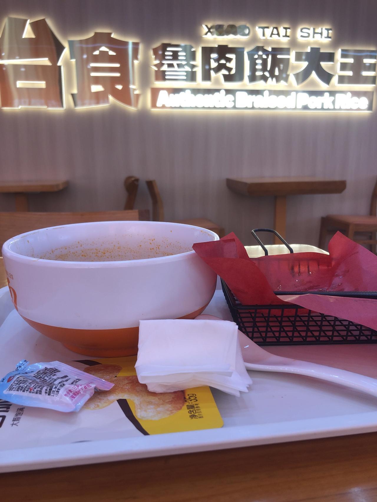 年轻人用餐总会剩下吃不完，不是浪费粮食的表现，是胃口变小了！

显然，从90后开