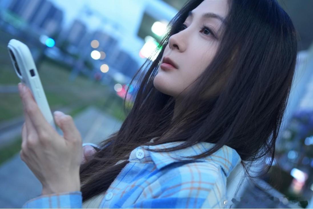 徐珊新歌《六月的简历和情书》上线：用2086年的嗓音，唱哭2026年的每一个你