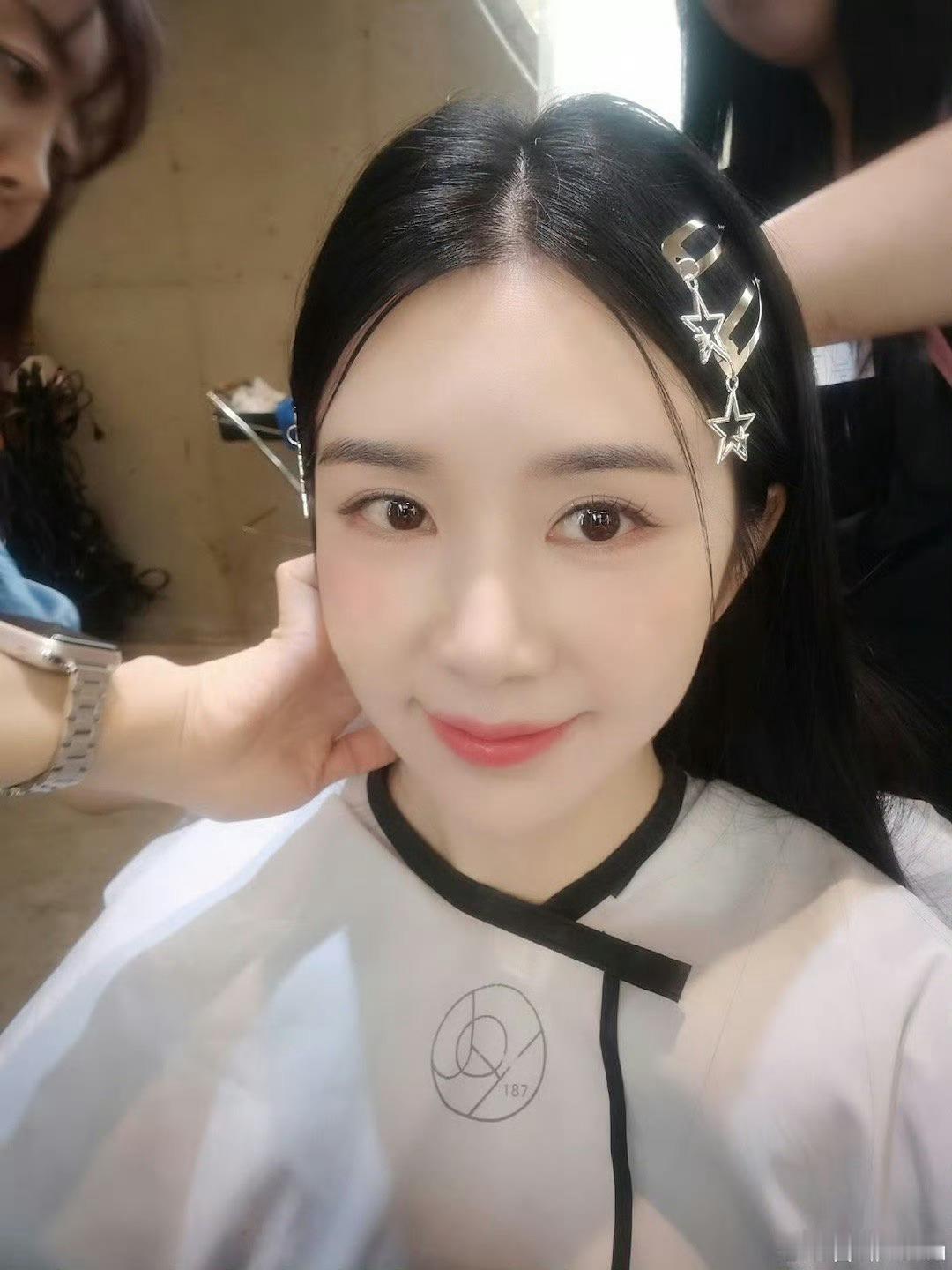 曹璐自曝在海外生活费每月2500元曹璐坦言在韩团发展时，六年都没存下钱，还得靠妈