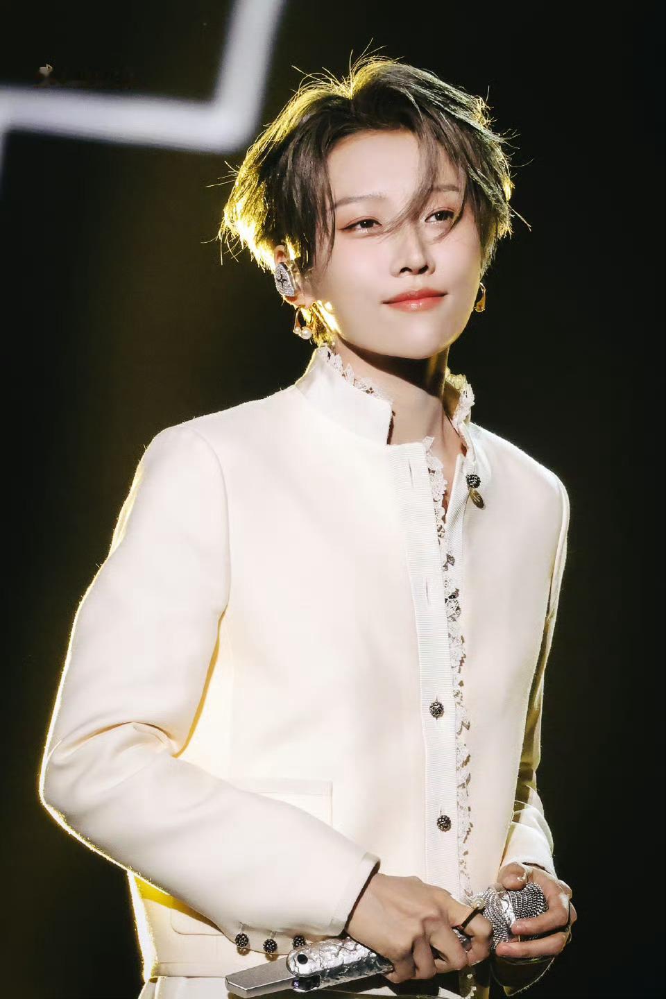 刘雨昕发光小猫，好美好神圣[色] ​​​