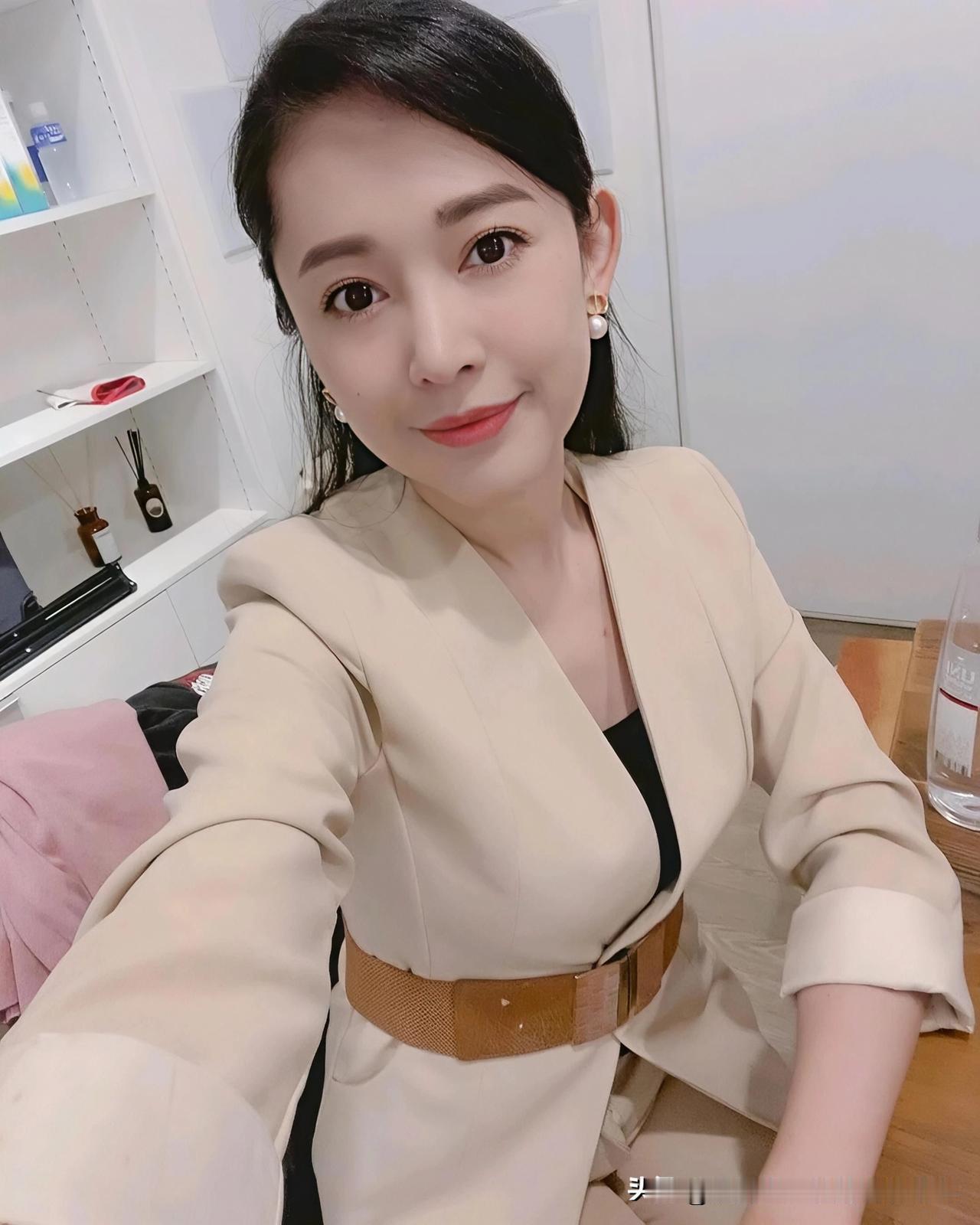 自信的女人什么样的女人才具有魅力? 什么是知性女人的魅力?