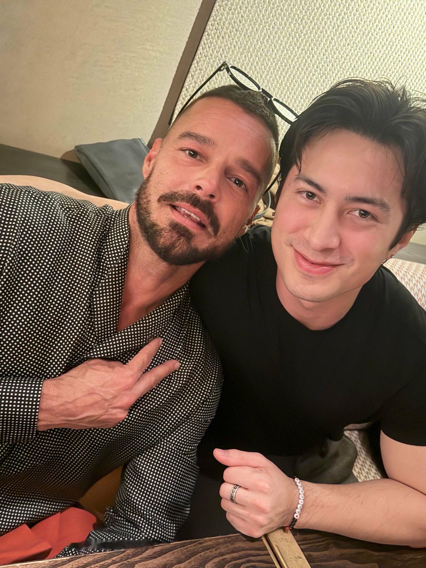 OMG！拉丁王子瑞奇马丁Ricky Martin分享和哈德森威廉姆斯同框合影！！