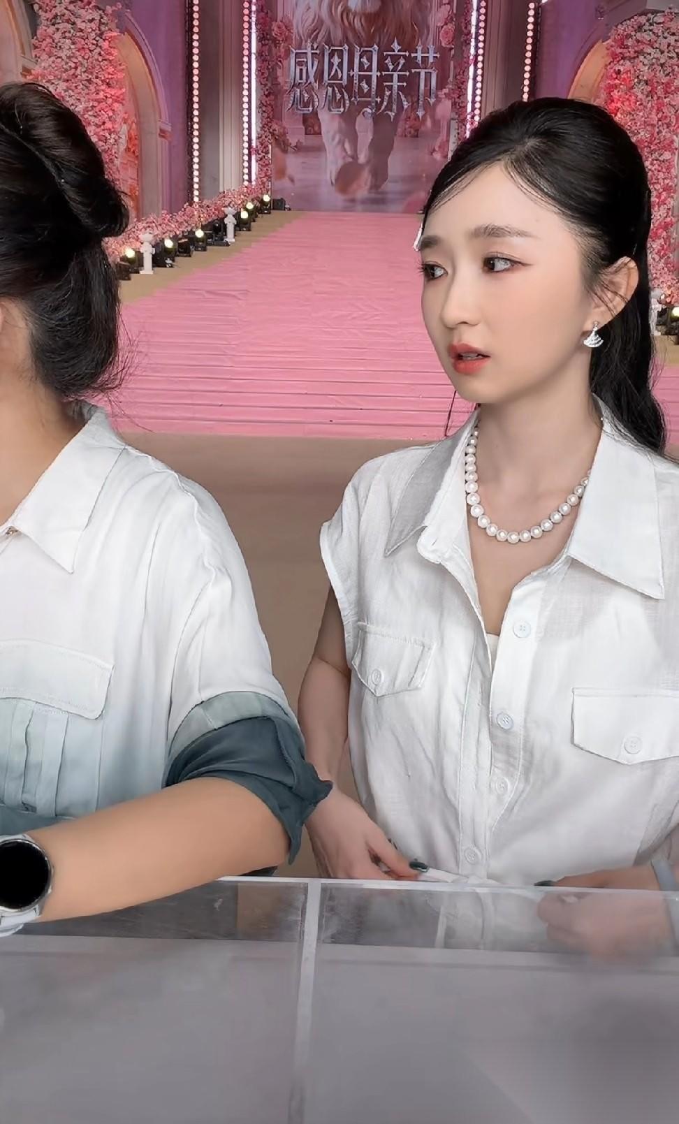 徐杰代表辛选和蛋蛋老葛同点开播，师娘雪大亲自到直播间督战，紧接着画面就变成了一场