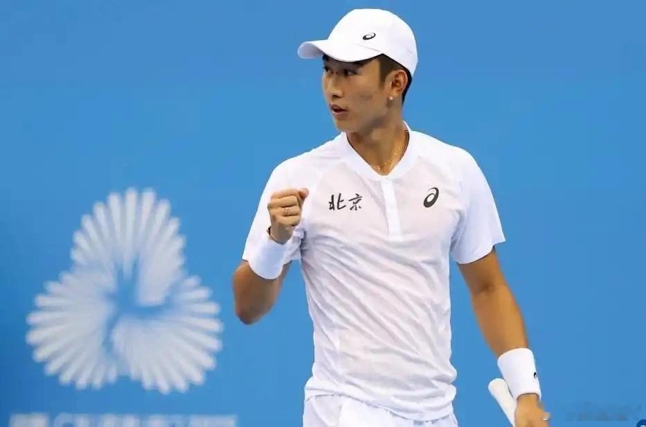 直播预告。明早09:45将在 跟俊哥 搭档解说15届全运会网球专业组男女单打决赛