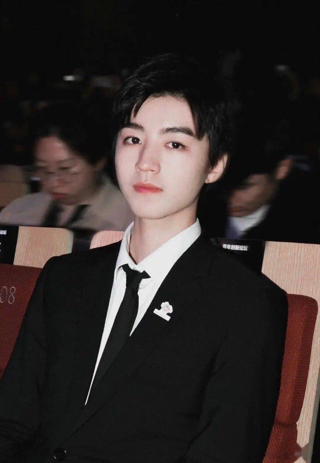 #狗仔说王俊凯三观是正常的#有点不明白王俊凯这是得罪谁了？娱乐八卦记者要爆料圈内