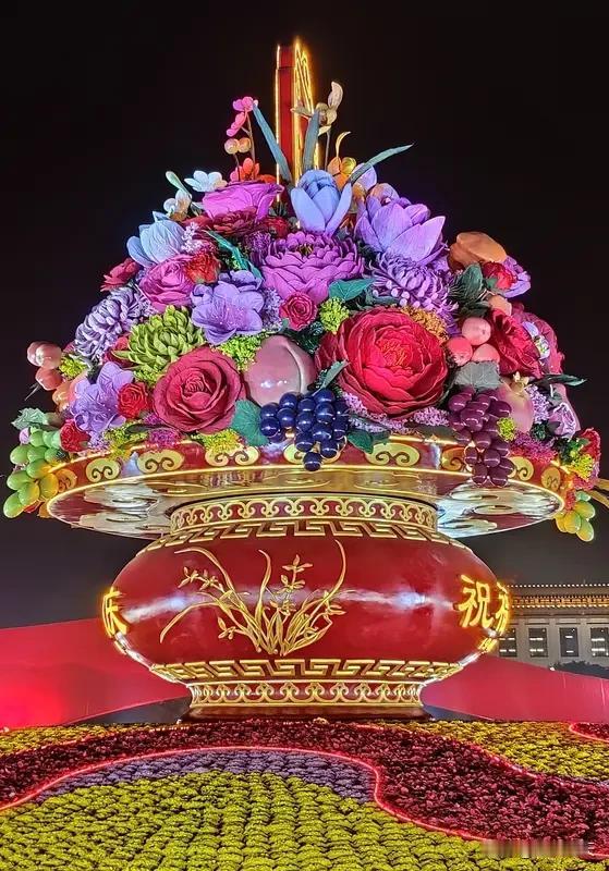 上联：国泰民安歌盛世

下联：风调雨顺庆丰年

横批：福满乾坤