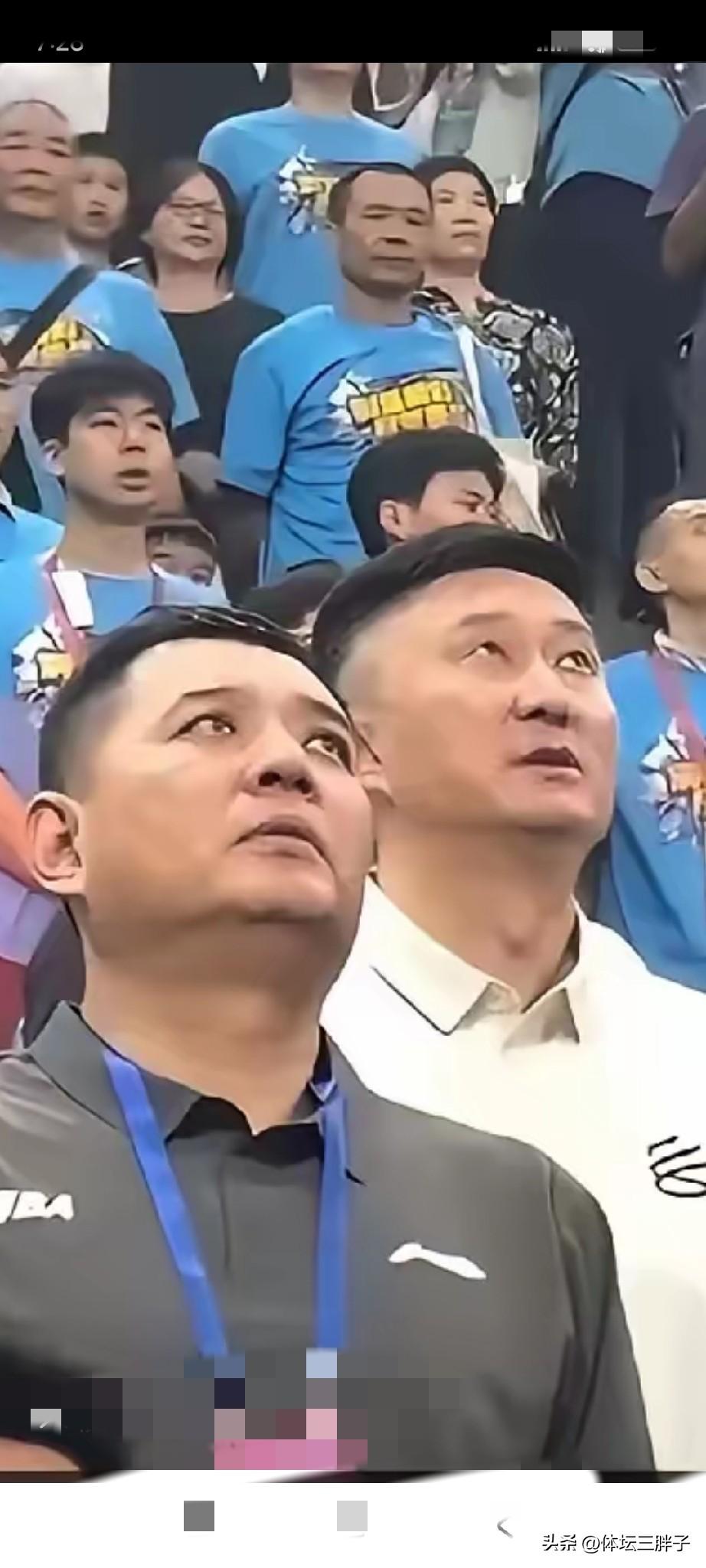 杜峰小气了，粤BA可是地方标志性篮球赛事，易建联没有受邀请，没有出现，杜峰不顾及