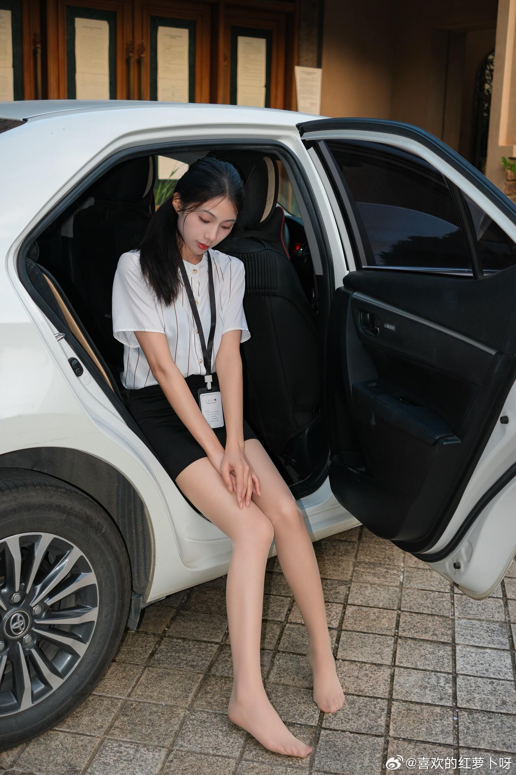 汽车销售小姐姐已经开始卷起来了~ ​​​