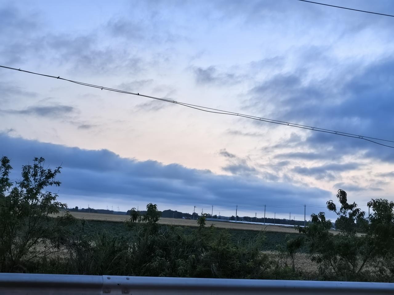 建议四五十岁的网友们打疱疹疫苗吧，实在太疼了。记得二十岁左右得过带状疱疹，那时就