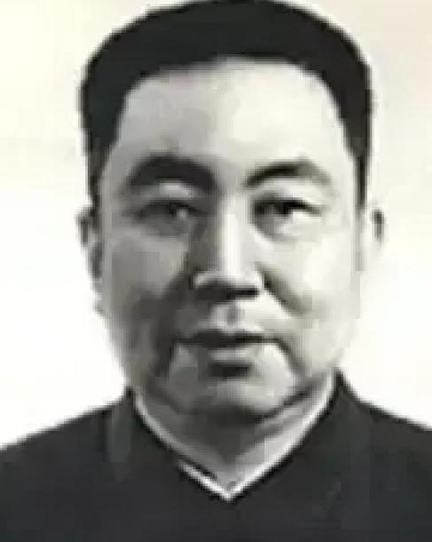 2011年，修建了两年的华国锋陵墓终于竣工了，事后一统计，一共花费了1200多万