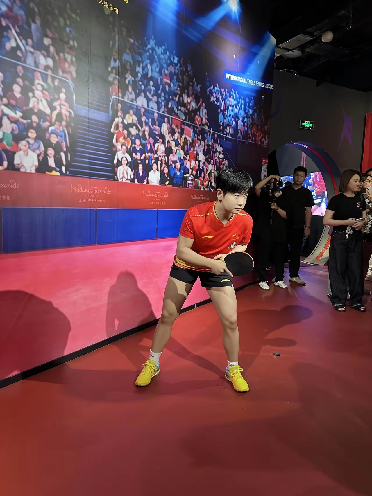 孙颖莎成杜莎首位永久馆藏现役选手杜莎永久馆藏向来只留给退役体坛传奇，孙颖莎打破惯
