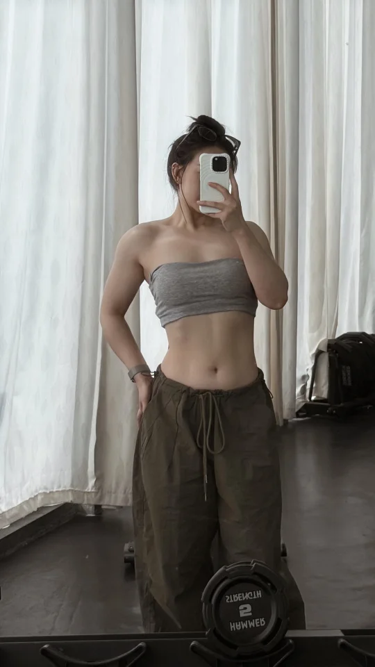 只做力训 不控制饮食的身材😑