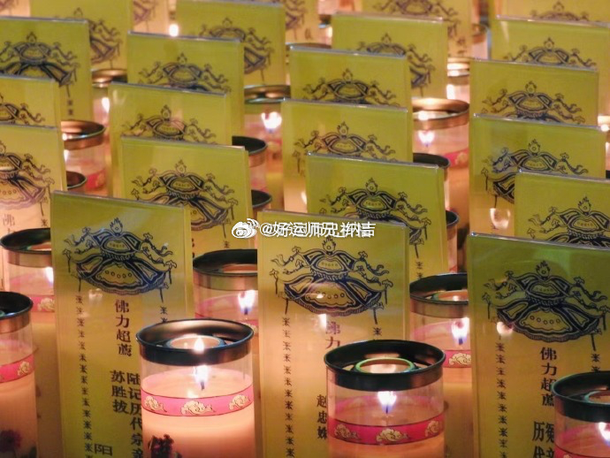 农历七月，民间称“鬼月”，传统上认为此时阴气渐盛，更要慎言，多行善事。人有善念，