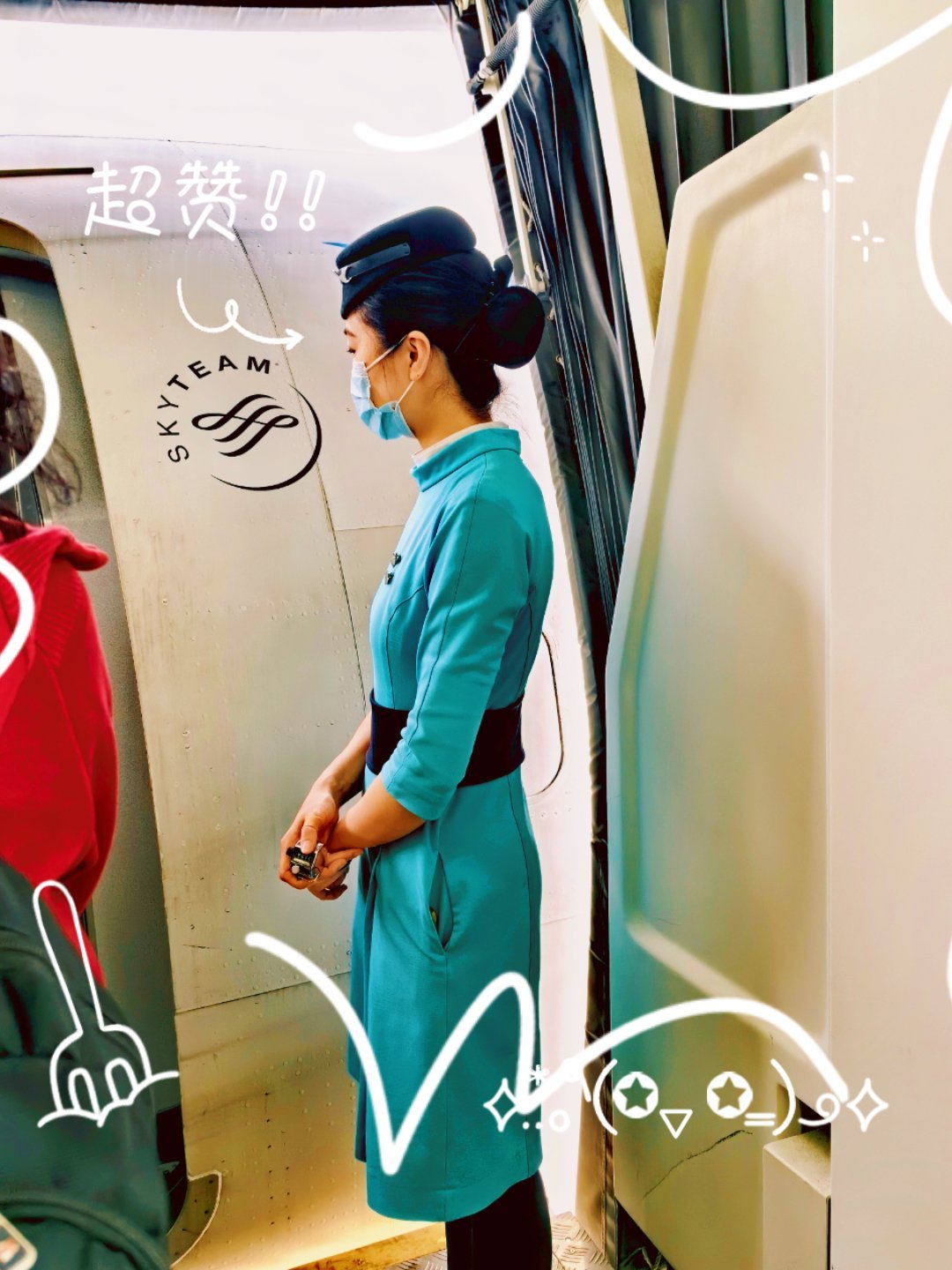 登机了，这是哪个航空公司的服装啊？ ​​​