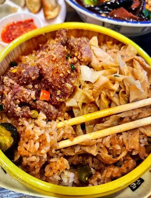 安徽芜湖，这份本地人私藏的早餐攻略，值得吃！
芜湖早餐推荐：
1、芜湖灵魂招牌｜