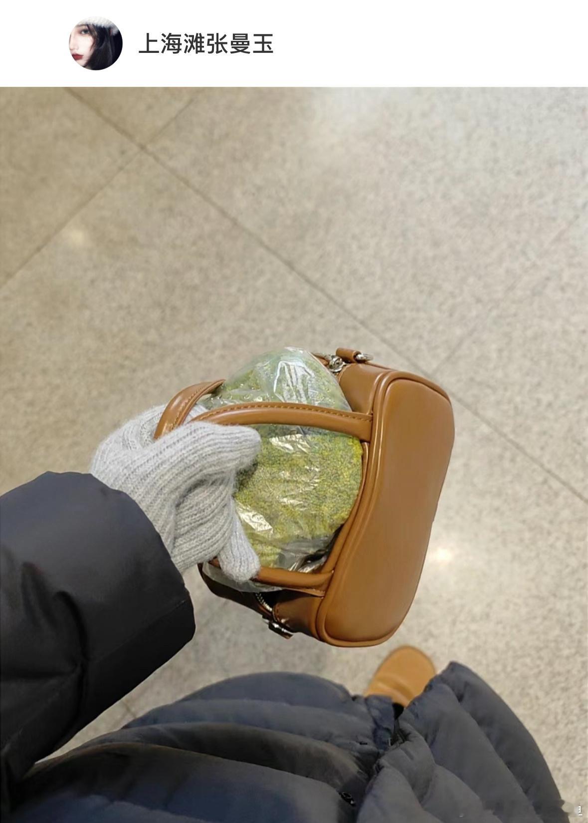早高峰挤地铁下车多了一颗西兰花 ​​​