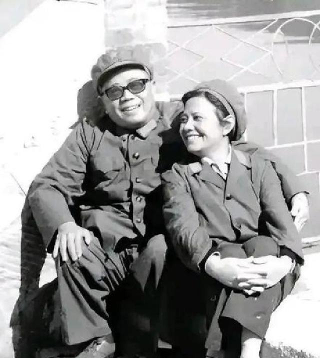 1965年，与小姨子发生情感纠葛，最终离婚的王近山，在被撤职后去到农场生活，重返