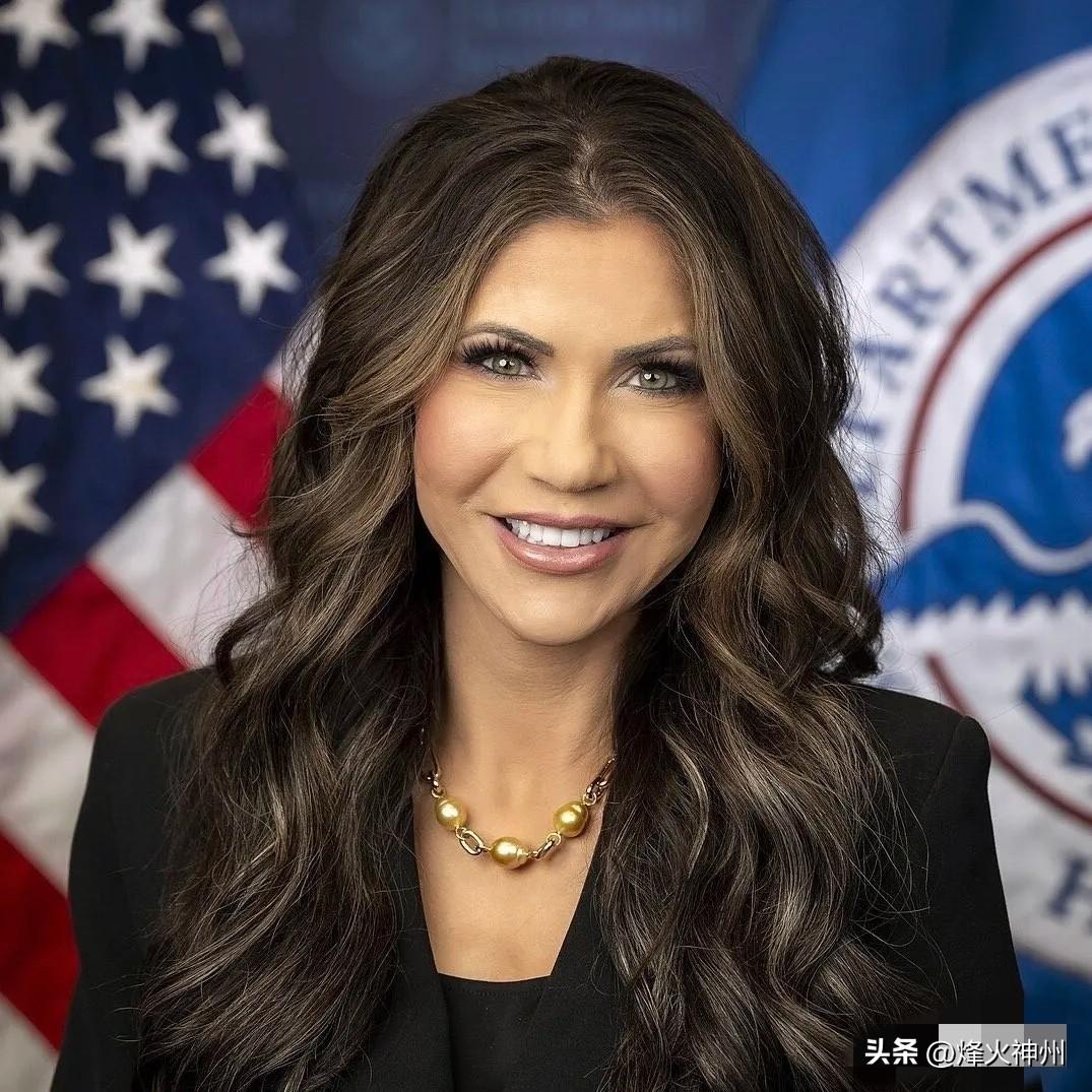 刚刚被特朗普解职的美国国土安全部部长克里斯蒂·诺姆今天发文说：“感谢总统特朗普任