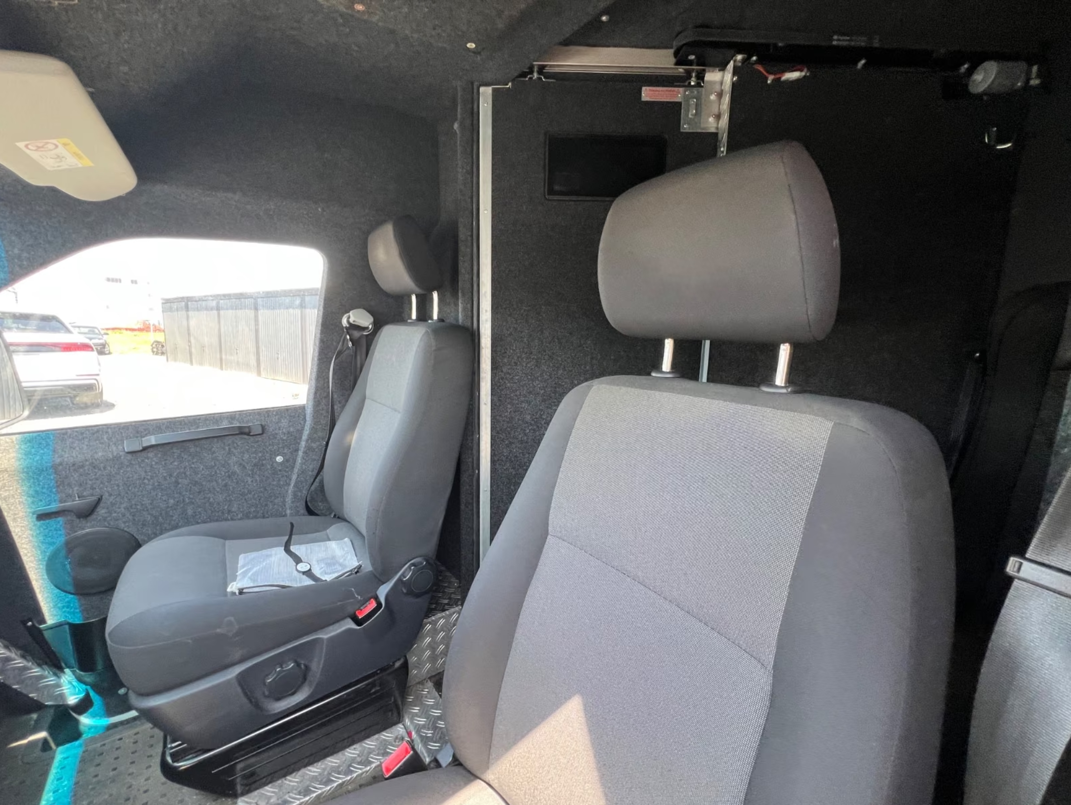 防弹车[超话] Volkswagen T6防弹运输车 ​​​