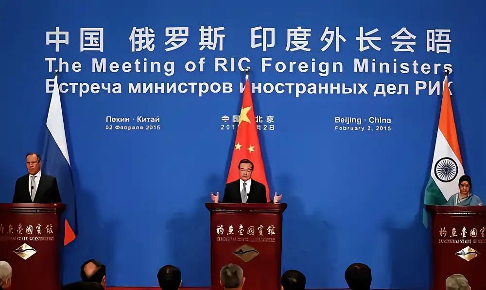 俄罗斯一切想拉中国，印度组成