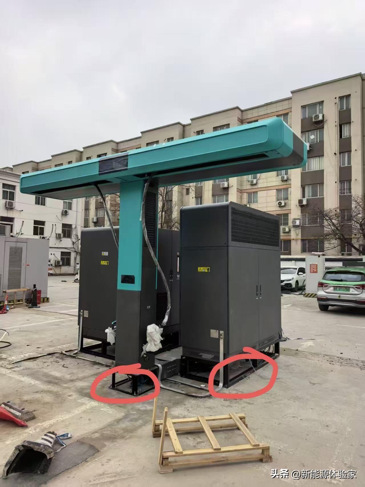 据某施工单位透露，闪充站一桩两枪的投入至少70万，而这样零土建的猜猜要多少？不用