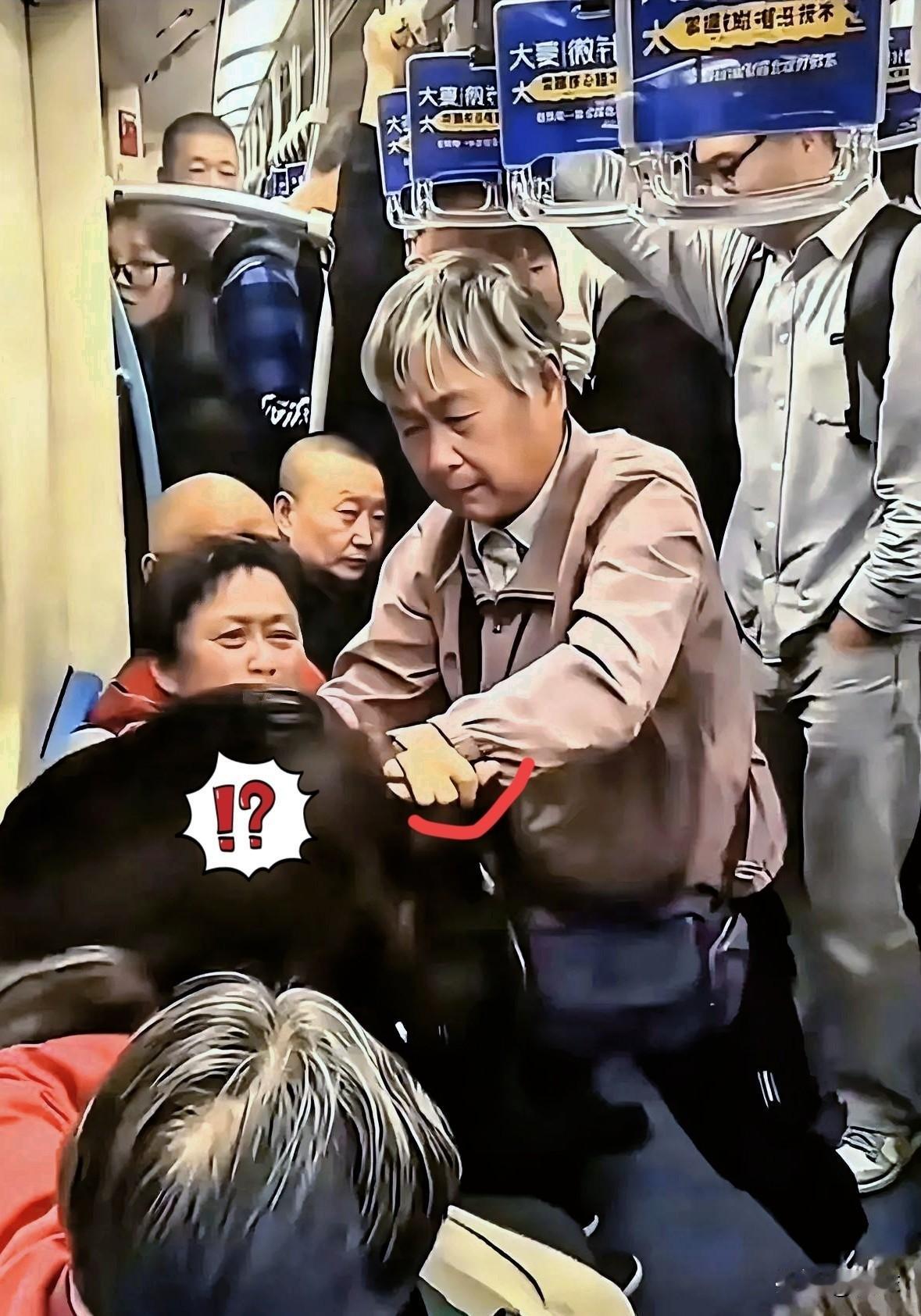 后续来了，上海地铁那俩打人的大妈，行为违法，必将受到法律惩处，已被警方依法立案调