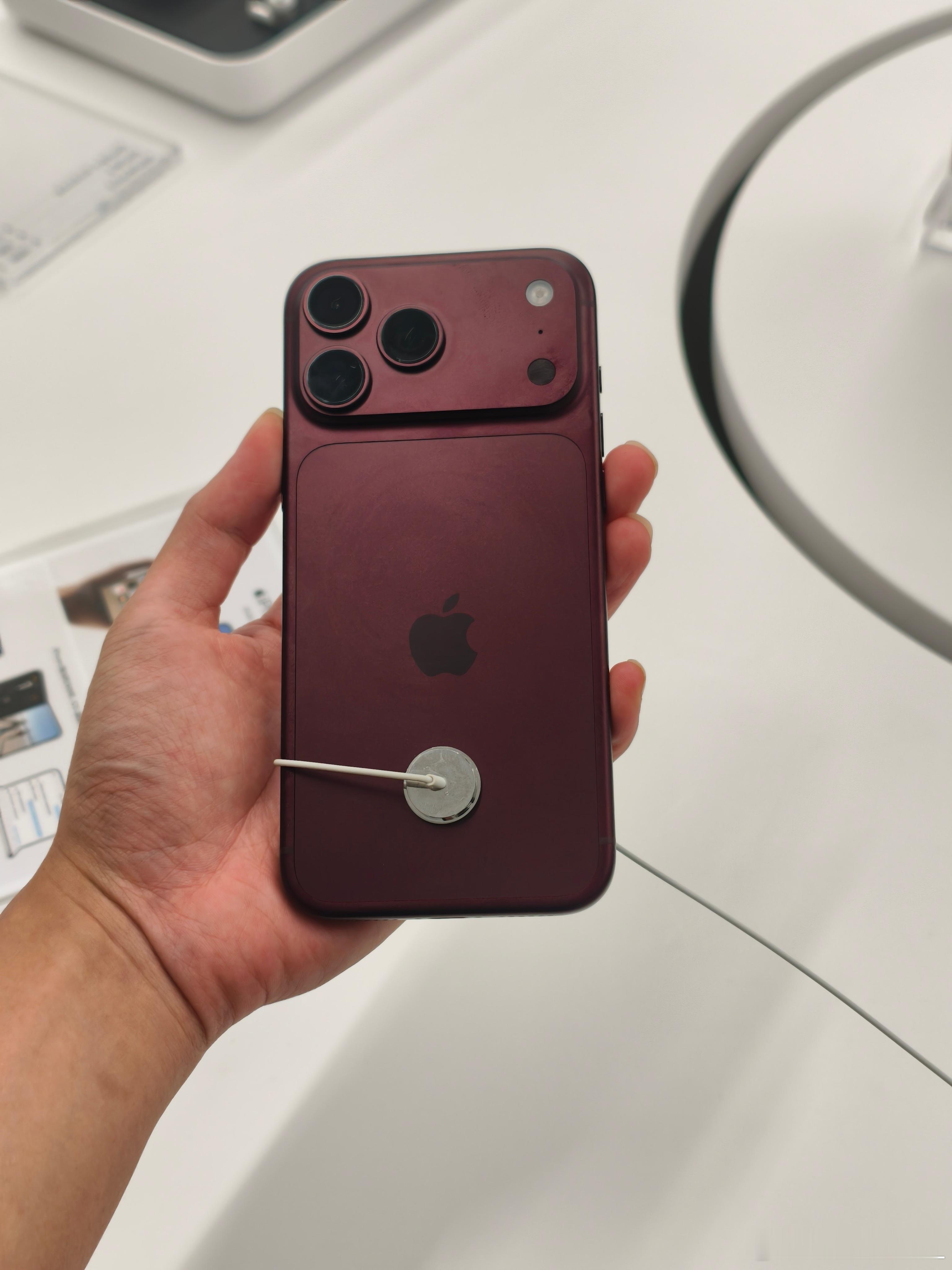 iPhone18Pro1TB采用QLC蓝＞黑＞红512G＞256G＞2T＞1T省