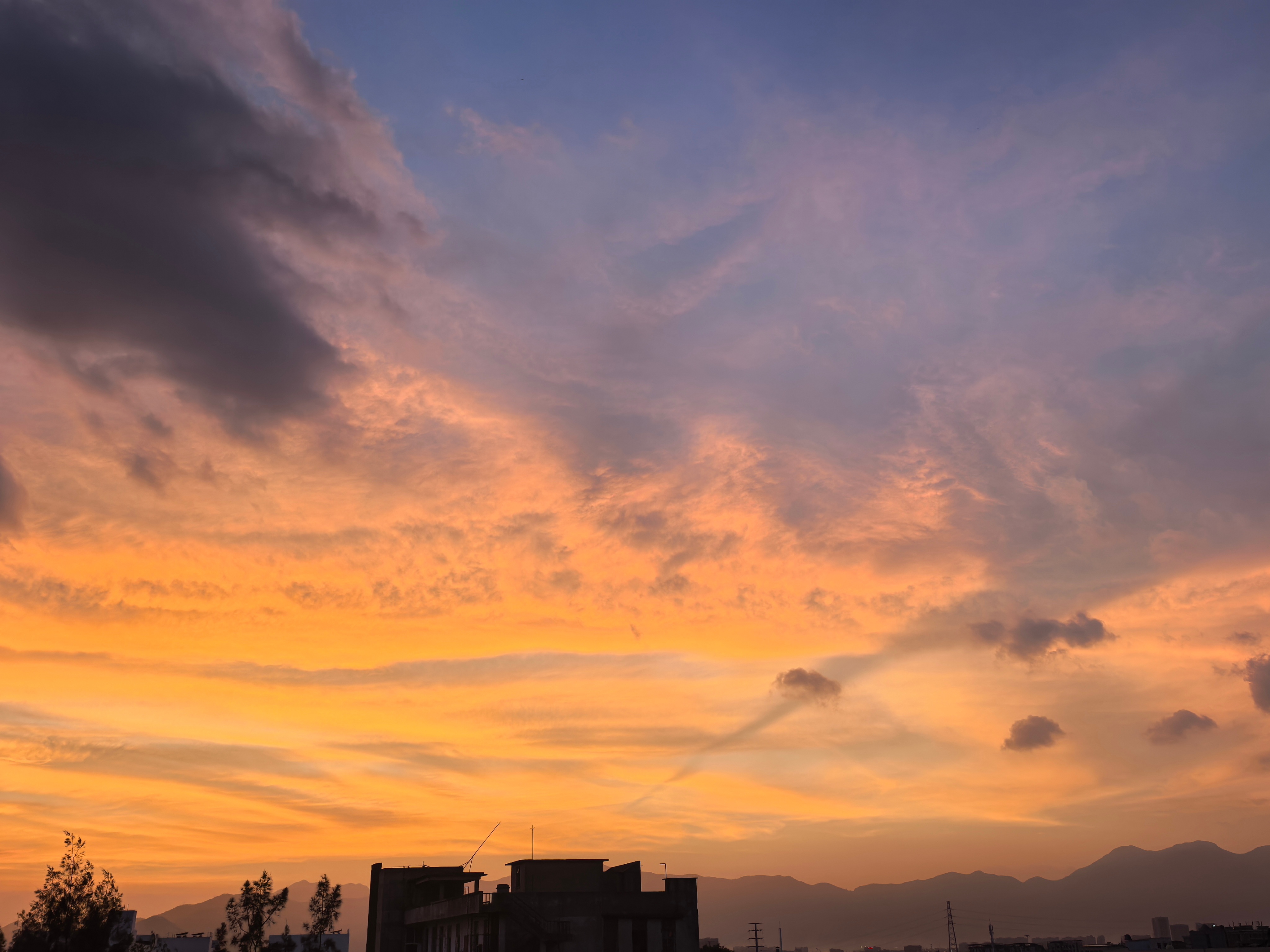 田栩宁 ｜向全世界安利田栩宁 台风前夕的栩光金星色的傍晚。💛⚡☀️田栩宁