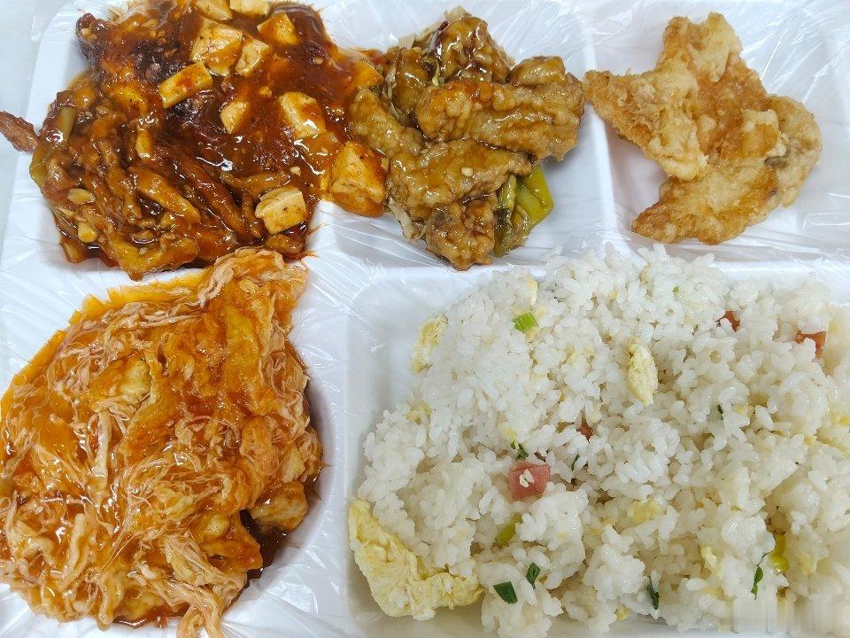 所有人感受东北自助盒饭