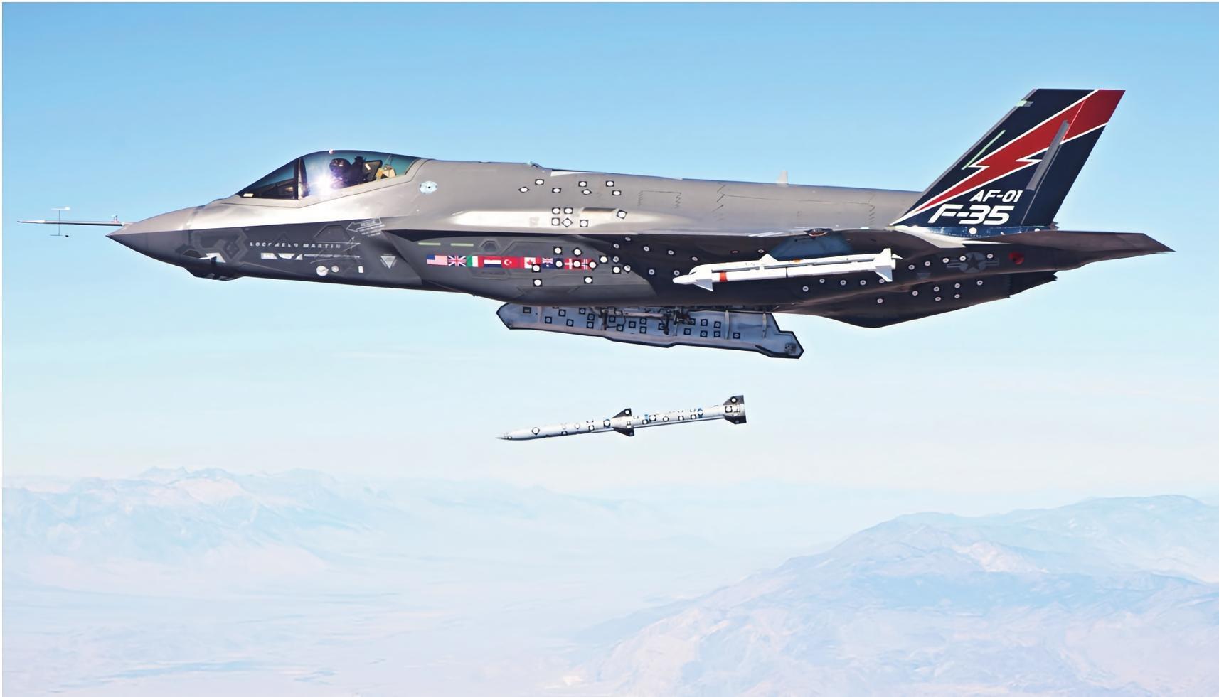 每天认识一件兵器 美国AIM-120“监狱”空对空导弹长度：370厘米直径：18