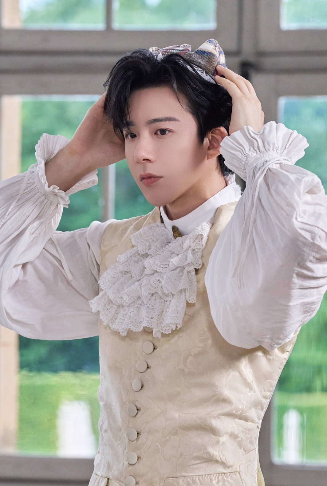 王！王子！小王子刘宇宁一出现背景音太帅了 ｜刘宇宁给王玉雯递纸