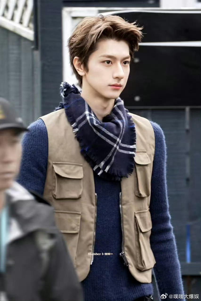 林一 国产马丁好家伙我们内娱也有自己的马丁了 林一这个造型申请半永久吧！ 