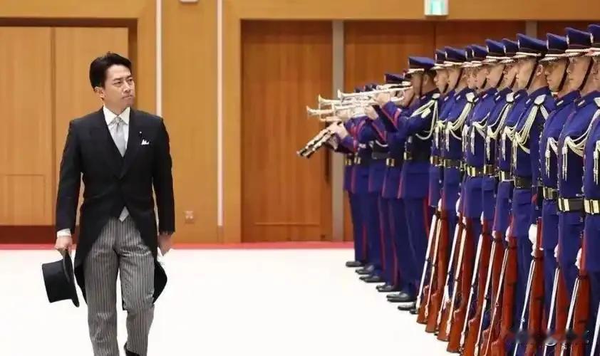 还要对日本抱有任何幻想吗？日本防卫大臣小泉进次郎，在8月15日这一天参拜了靖国神