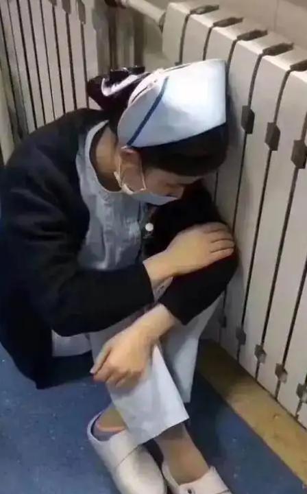 “钱我出，你必须进去！” 广西玉林，一护士在给 3 岁患儿输液时，只因动作慢了半