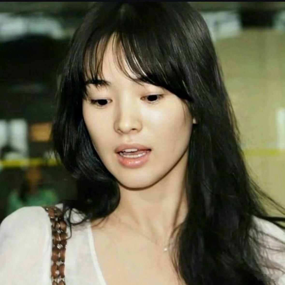 白鹿撞脸宋慧乔这是可以说的嘛，白鹿这张确实很美，但跟各种时期的宋慧乔都是两模两样