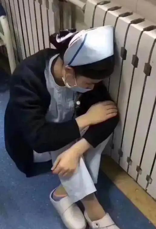 广西玉林，护士扎针慢了两秒，家长一巴掌抡过去，人直接脑震荡。事后家长掏五千求私了