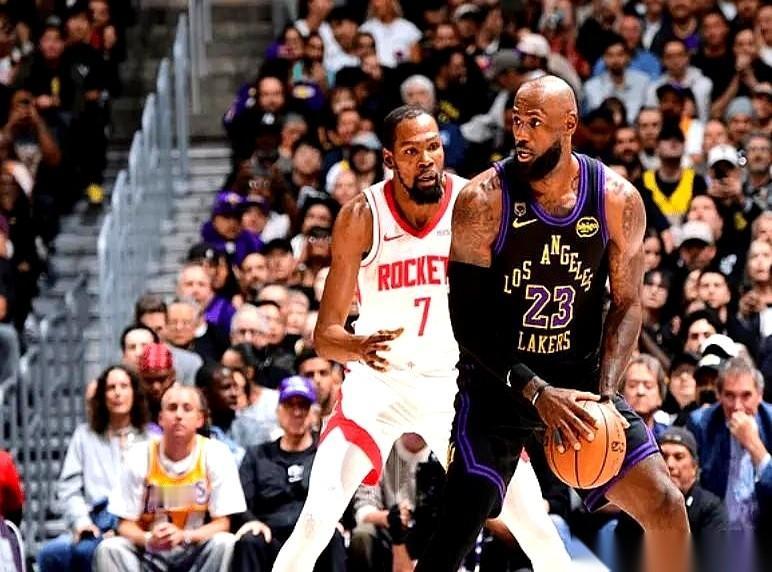 把湖人对阵火箭的这场比赛看下来，满脑子只有一个词：折磨。
杜兰特穿着火箭球衣在人